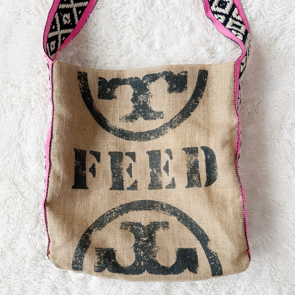 Tory Burch Beige Burlap 'FEED' Crossbody Bag with Pink & Black Strap - Picture 3 of 9